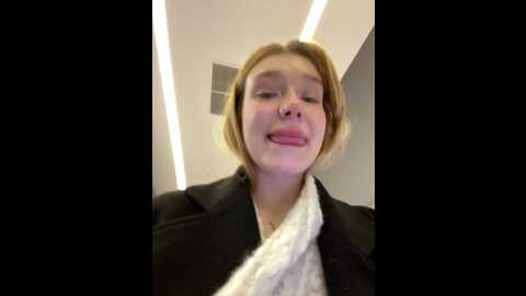 Media: honey___hot Stripchat 2024-11-21 16:35:00