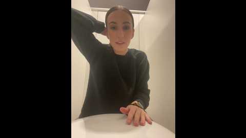 Media: lola_tentatiion Stripchat 2024-11-21 10:05:00