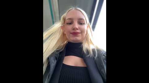 Media: milkyy_wway Stripchat 2024-11-21 08:34:00