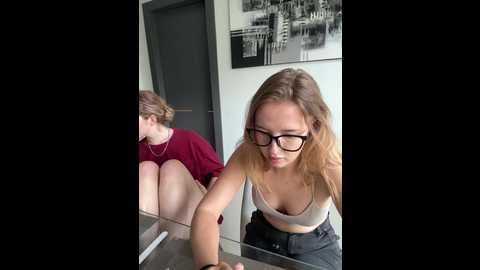 Media: nura_n_sarah Stripchat 2024-11-21 08:35:00