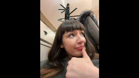 Media: sophie_avory Stripchat 2024-11-21 19:30:00