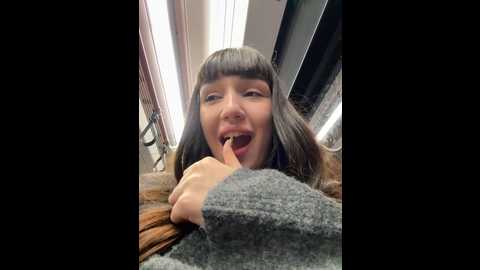Media: sophie_avory Stripchat 2024-11-21 20:34:00