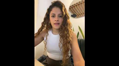 Media: alana15 Stripchat 2024-11-22 20:44:00