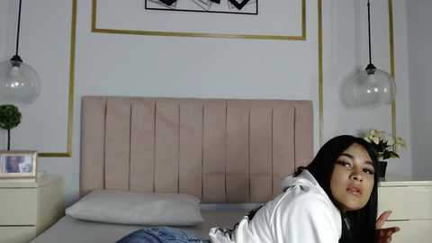 Media: jasmine_lander Stripchat 2024-11-22 00:37:00