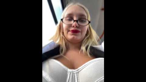 Media: milkyy_wway Stripchat 2024-11-22 07:48:00