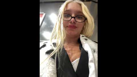 Media: milkyy_wway Stripchat 2024-11-22 11:22:00