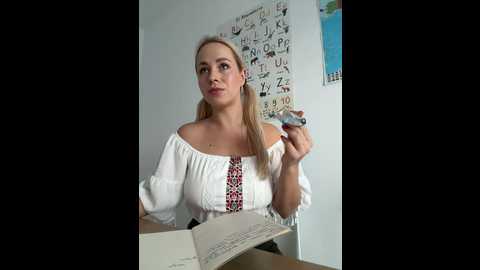 Media: streetdoll Stripchat 2024-11-22 07:39:00