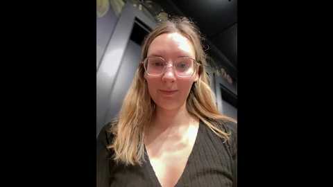 Media: the_snowwhitee Stripchat 2024-11-22 10:06:00