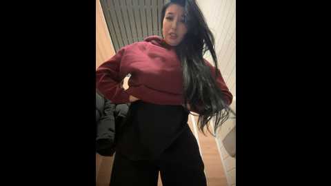 Media: tisha_busty Stripchat 2024-11-22 17:15:00
