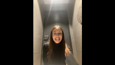 Media: lola_tentatiion Stripchat 2024-11-23 17:52:00
