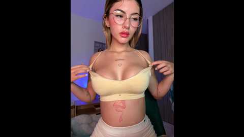 Media: your_honeey Stripchat 2024-11-23 05:40:00