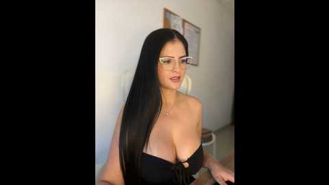 Media: carolina_novoa Stripchat 2024-11-24 18:03:00