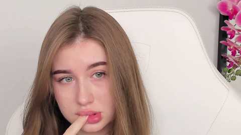 Media: lilly_colins Stripchat 2024-11-24 13:02:00