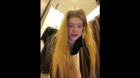 Media: honey___hot Stripchat 2024-11-25 14:25:00