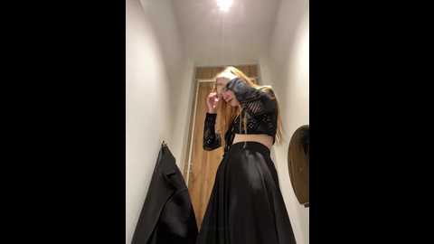 Media: honey___hot Stripchat 2024-11-25 15:31:00