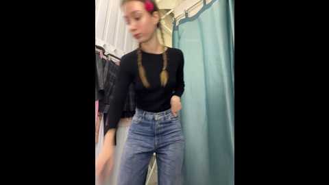 Media: lia__love Stripchat 2024-11-25 11:21:00