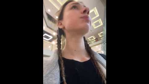 Media: lia__love Stripchat 2024-11-25 15:09:00