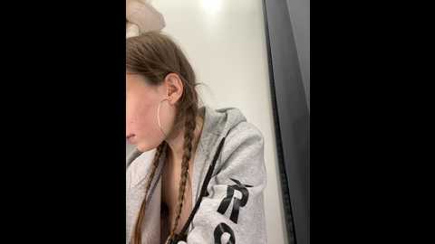 Media: lia__love Stripchat 2024-11-25 16:49:00