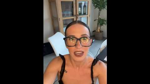 Media: lola_tentatiion Stripchat 2024-11-25 14:22:00