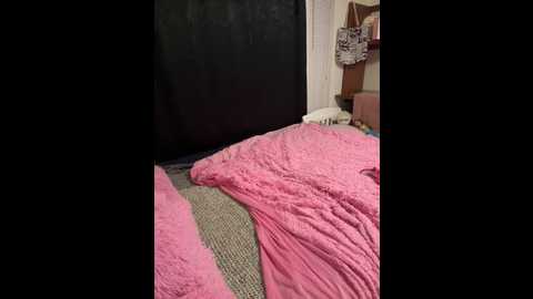 Media: thatonelightskinn Stripchat 2024-11-25 01:40:00