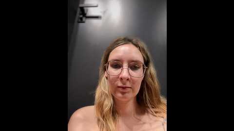 Media: the_snowwhitee Stripchat 2024-11-25 11:48:00
