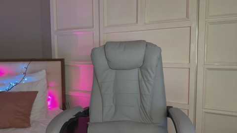 Media: urlillshy Stripchat 2024-11-25 03:08:00