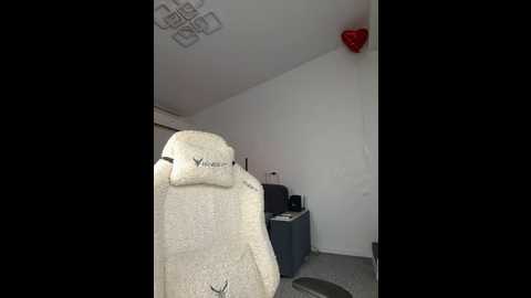 Media: emeli_blur Stripchat 2024-11-26 00:11:00