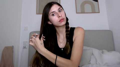 Media: emma05 Stripchat 2024-11-26 20:20:00