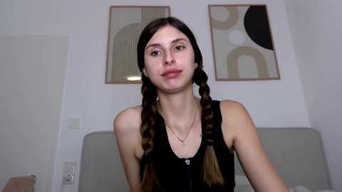 Media: emma05 Stripchat 2024-11-26 20:25:00