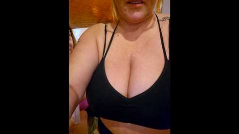 Media: isabellaa04 Stripchat 2024-11-26 18:01:00
