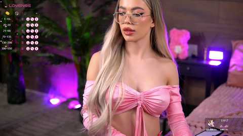 Media: kyliejoyce Stripchat 2024-11-26 02:35:00