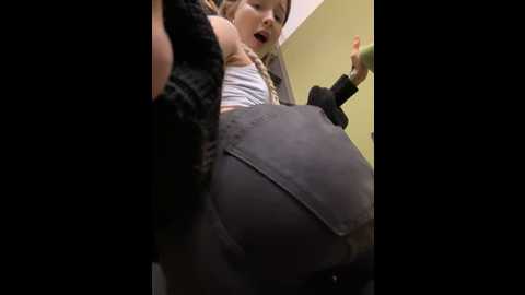 Media: baby_tiny Stripchat 2024-11-27 22:39:00