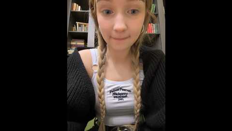 Media: baby_tiny Stripchat 2024-11-27 22:44:00