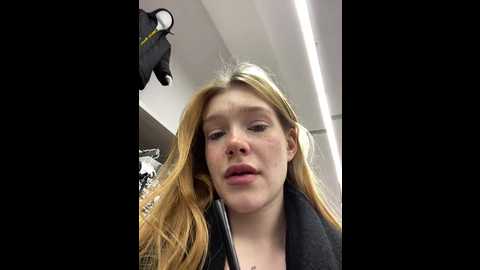 Media: honey___hot Stripchat 2024-11-27 17:45:00