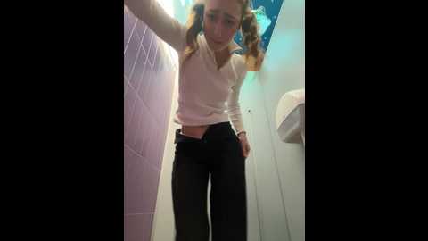 Media: lia__love Stripchat 2024-11-27 18:36:00