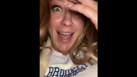 Media: sweet___emily Stripchat 2024-11-27 15:59:00