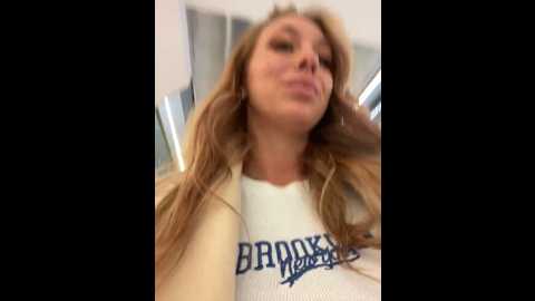 Media: sweet___emily Stripchat 2024-11-27 17:00:00