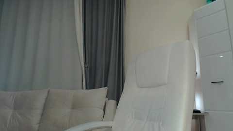 Media: tremendous_blondie Stripchat 2024-11-27 07:57:00