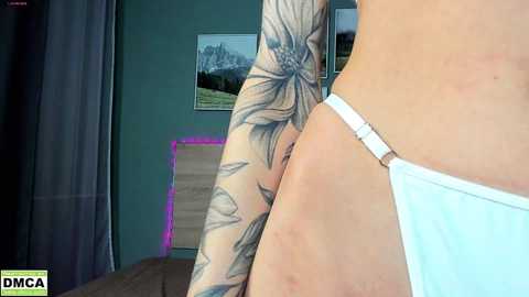Media: meowluv66 Stripchat 2024-11-28 15:42:00