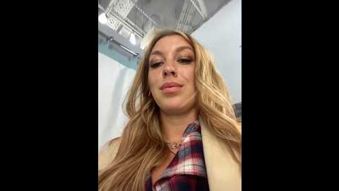 Media: sweet___emily Stripchat 2024-11-28 14:28:00