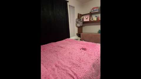 Media: thatonelightskinn Stripchat 2024-11-28 01:05:00