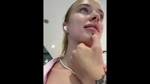 Media: enjoy_my_beauty Stripchat 2024-12-01 07:48:00