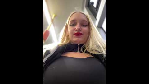Media: milkyy_wway Stripchat 2024-12-01 08:12:00