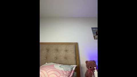 Media: your_honeey Stripchat 2024-12-01 03:59:00