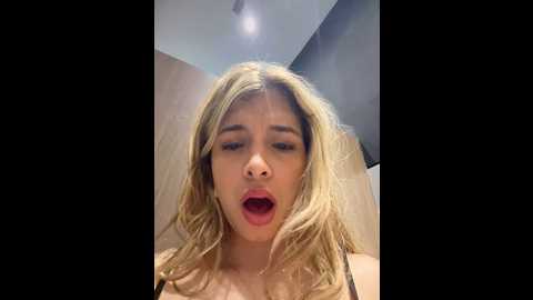 Media: carolina__star Stripchat 2024-12-03 01:20:00