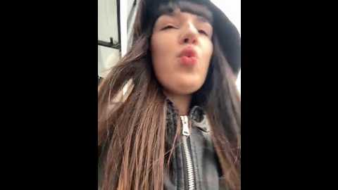 Media: sophie_avory Stripchat 2024-12-03 09:40:00