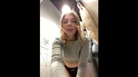 Media: sunny___bunny Stripchat 2024-12-03 16:00:00