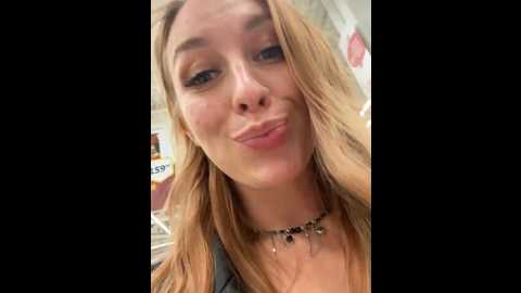 Media: sweet___emily Stripchat 2024-12-03 17:14:00