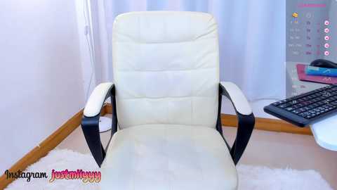 Media: emydollyy Stripchat 2024-12-04 19:43:00