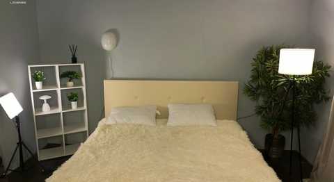 Media: lauratanguy Stripchat 2024-12-04 13:35:00